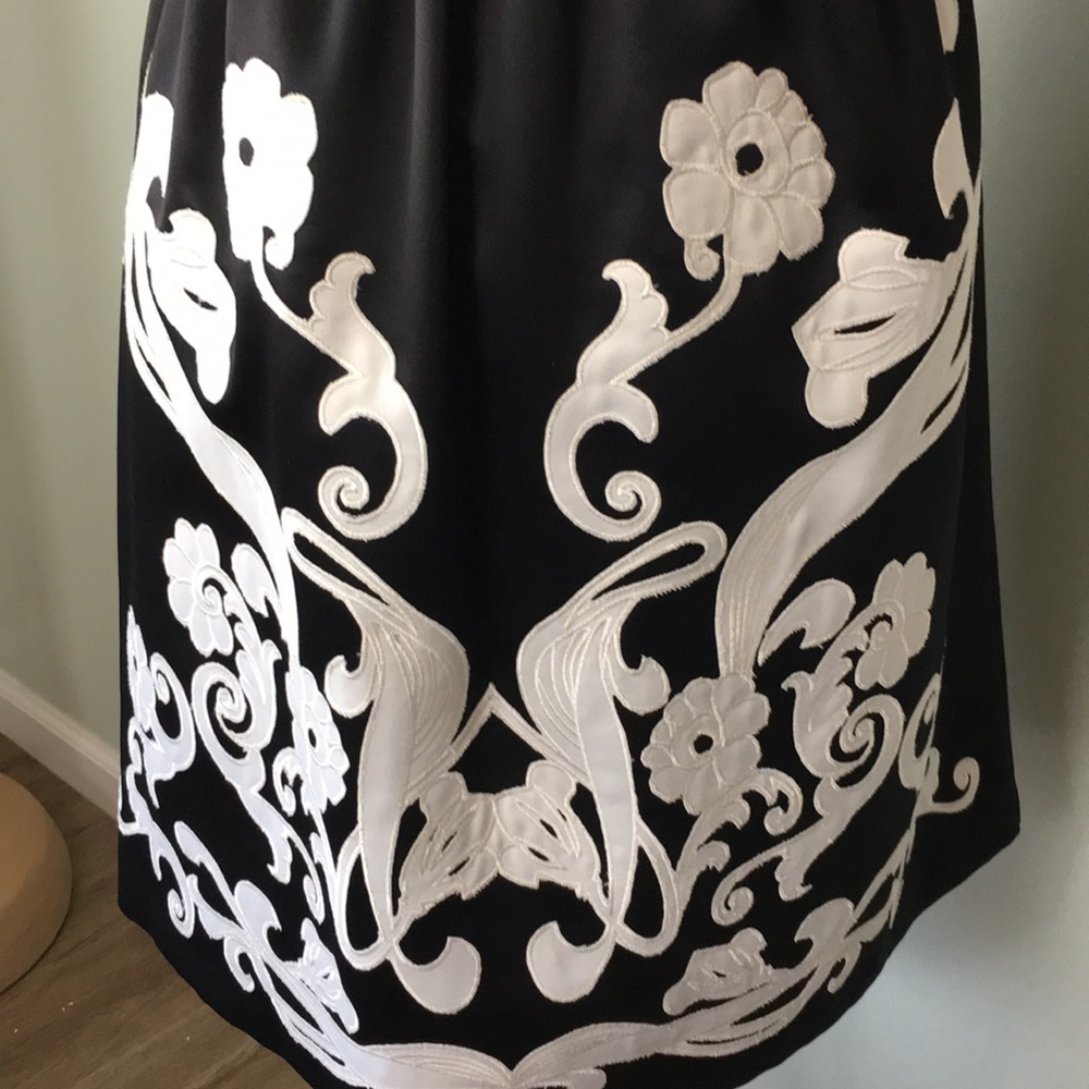 White House Black Market Black strapless dress 00 - Picture 3 of 6